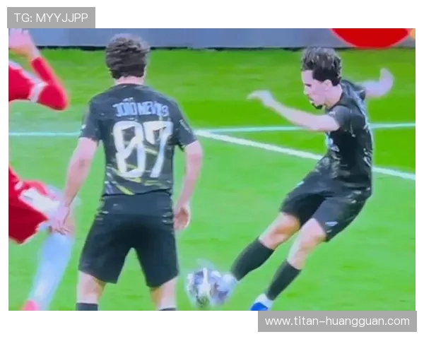 前裁判对线德媒：内维斯手臂故意张开，队友传球不是免死金牌